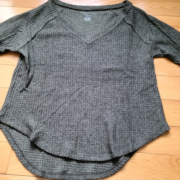 American Eagle Soft & Sexy V-Neck Sweater - Picture 2 of 5